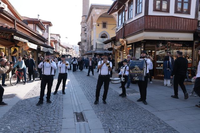 Altınfest-Eröffnungsumzug 11