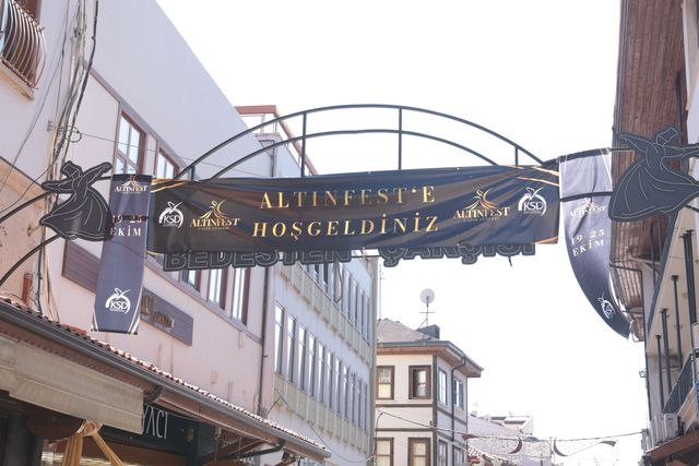 Altınfest: Basar- und Schaufensterschmuck 2